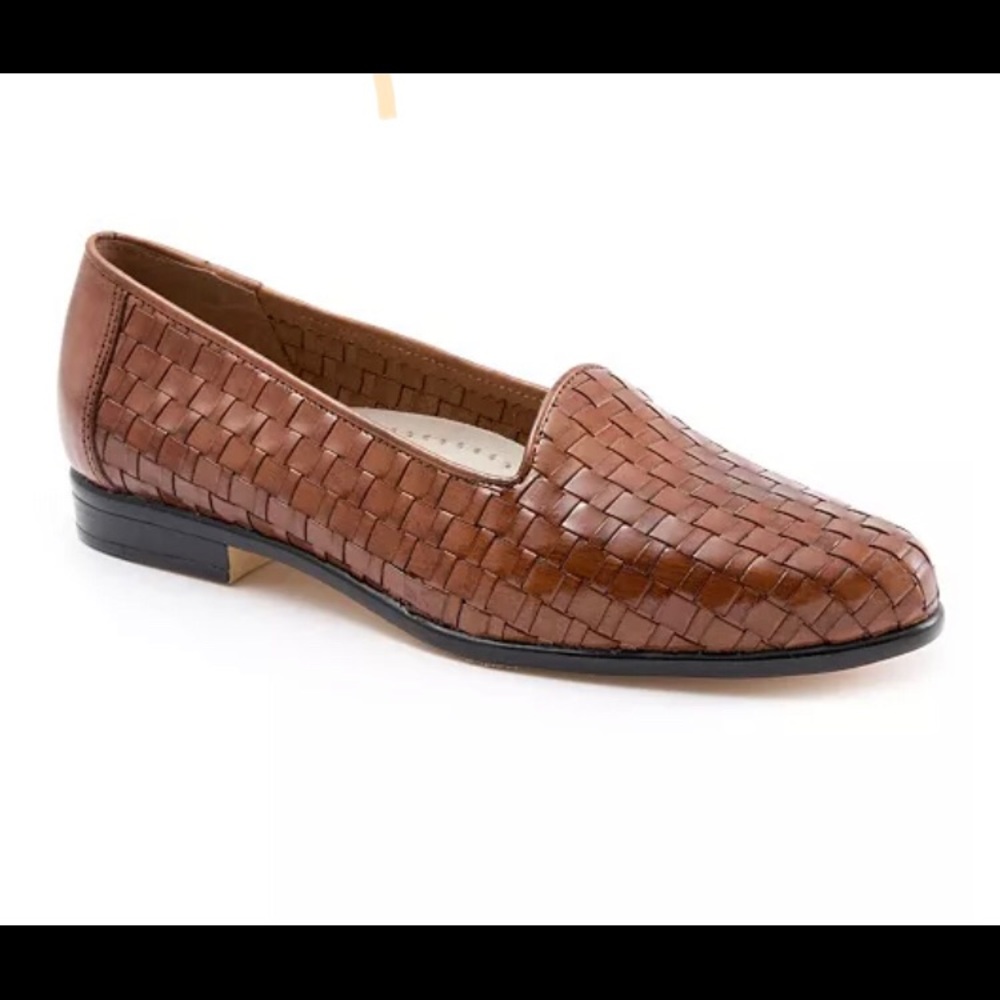 Trotter Liz loafer. Brown. EUC except for wear on soles & mark as shown. 8SS (N)